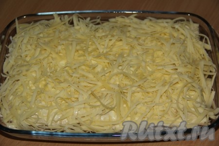 Повторить слои, у меня из этого количества продуктов получилось пять слоёв. Последний слой лазаньи посыпать натёртым сыром.&nbsp;
