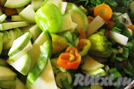 ... сладкий перец и кабачок.