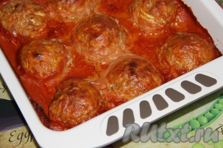 Готовить примерно 35-40 минут при температуре 180 градусов.
