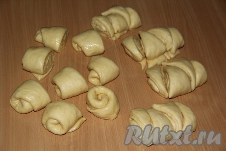 Так разрезать все рулетики.