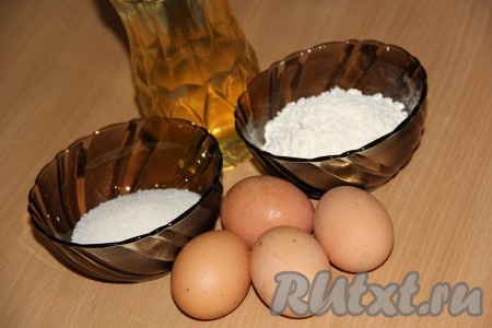 Приготовить продукты для приготовления бисквитного рулета.
