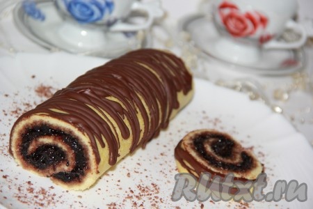 Рулет со смородиновым вареньем