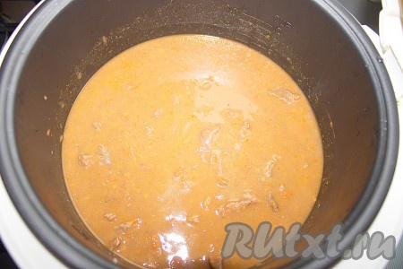 Хорошенько перемешать до равномерного его распределения и оставить в кастрюле мультиварки на режиме "Подогрев" еще, как минимум, минут на 15.
