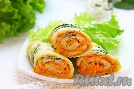 Омлетные рулетики с начинкой получаются красивыми и вкусными.
