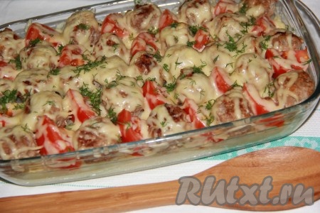 Фрикадельки с картошкой в духовке