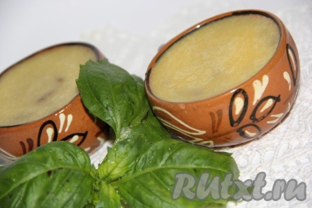 Утром можно наслаждаться прекрасным вкусом паштета из куриной печени, приготовленного со сливками и сливочным маслом