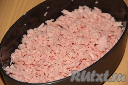 Ветчину натереть на крупной тёрке.