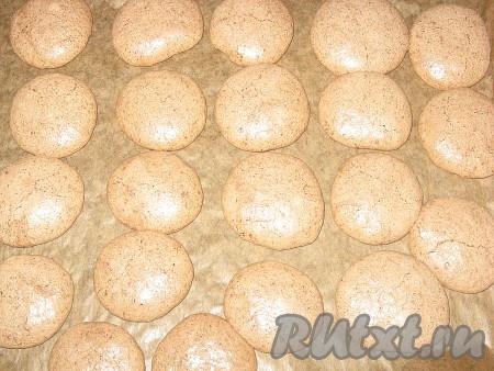 Выпекать в заранее разогретой до 150 градусов духовке 25-30 минут.
