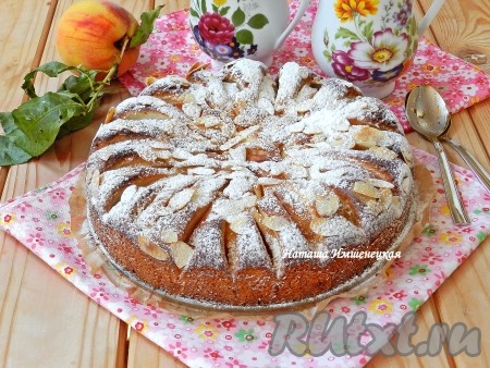 Пирог со свежими персиками