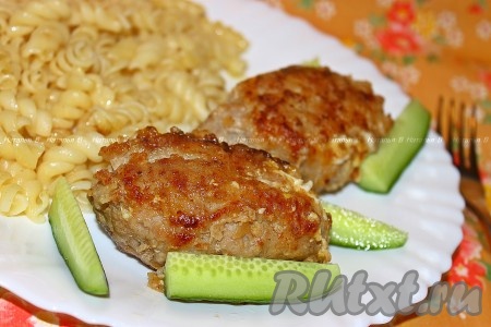 Готовые зразы получаются очень вкусными и сочными, подаём их с любимым гарниром (я подала с макаронами).