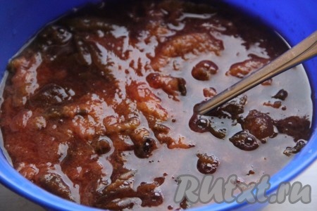 Через час снять массу с огня и оставить её остывать на пару часов (можно оставить на ночь).
