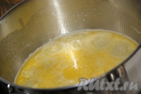 Довести массу до кипения и полного растворения масла.