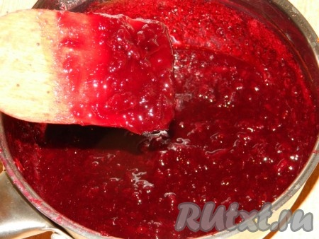 Охлажденный вишнёвый соус будет вот таким густым.
