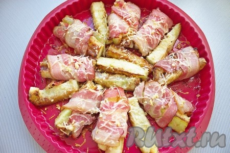 Запечь в заранее разогретой до 180 градусов духовке в течение 25-30 минут.