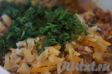 В конце приготовления, по желанию, добавить мелко нарезанный укроп, перемешать, выключить огонь, накрыть крышкой и оставить настояться минут на 10-15.