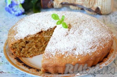 Ароматный пирог с тыквой и яблоками нарезать на кусочки и подать к чаю. Уверена, эта простая выпечка приятно удивит вас прекрасным вкусом!