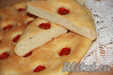 Фокачча с помидорами черри