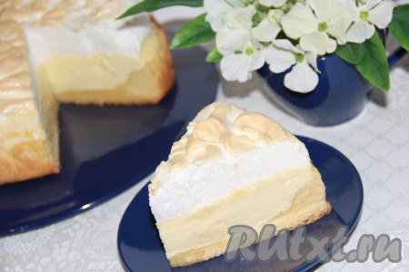 Посмотрите, как хорош в разрезе этот наивкуснейший песочный пирог с творожной начинкой!