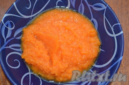 Тыкву размять в пюре (я делала это толкушкой).
