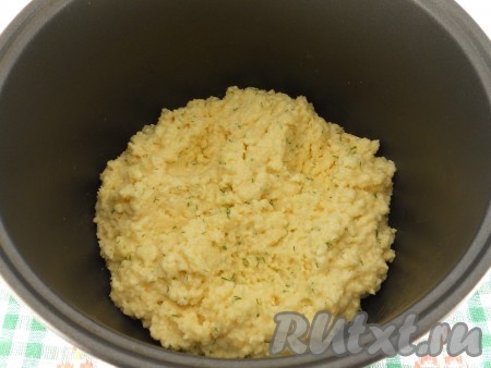 Массу выложить в чашу мультиварки.