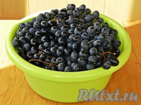 Для приготовления сока используются зрелые, целые ягоды без повреждений.