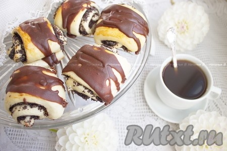 Вкусные, мягкие, сладкие булочки готовы для подачи на стол!