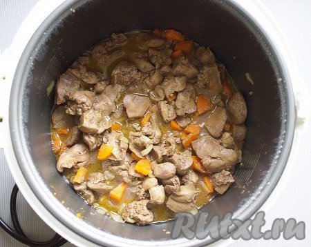 За 5 минут до окончания времени приготовления добавить соль и специи по вкусу.