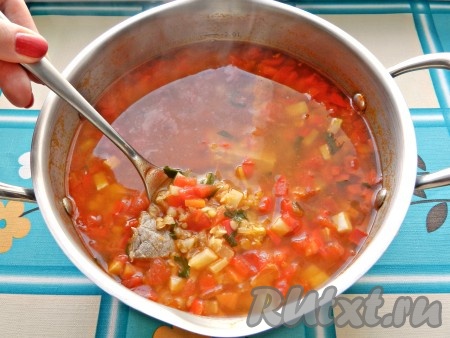 В конце приготовления добавить нарезанную петрушку или кинзу.