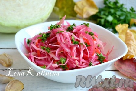 Капуста, маринованная со свеклой, морковью и чесноком