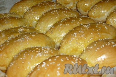 Снова ставим в духовку и выпекаем до золотистого цвета.