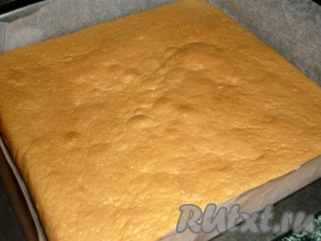 Ставим в духовку, разогретую до 180 градусов, минут на 35 (готовность проверить зубочисткой).
