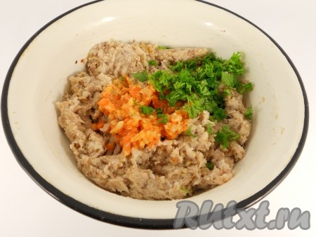 По желанию в паштет из фасоли можно добавить перекрученную на мясорубке морковь. Также добавить измельченную петрушку.
