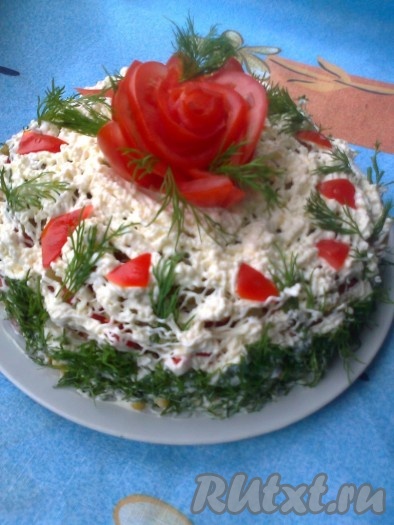 Салат с консервированным тунцом, фасолью и кукурузой