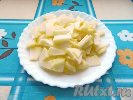 Нарезать небольшими кусочками.