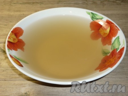 Затем бульон процедить.
