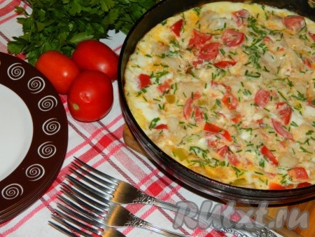 Рыба с овощами в омлете