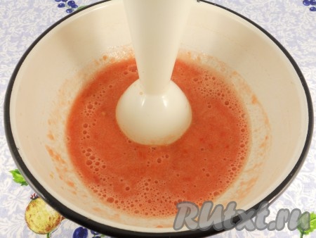 Измельчить с помощью блендера или мясорубки в пюре.