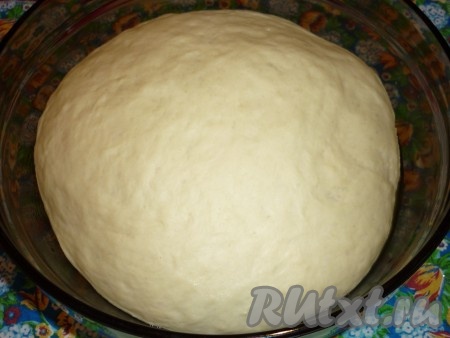 Подошедшее тесто обмять
