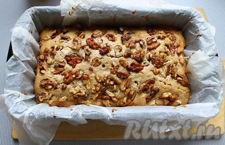 Выпекать восточный кекс 1 час - 1 час 10 минут.
