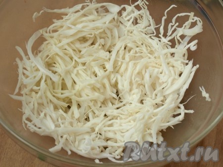 Шинкуем капусту.
