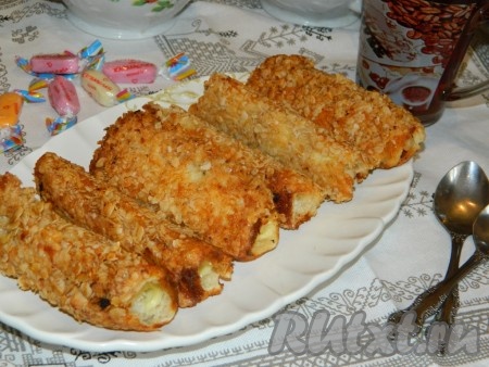 Наши вкусные, необычные горячие бутерброды с сыром сразу подаём к столу.