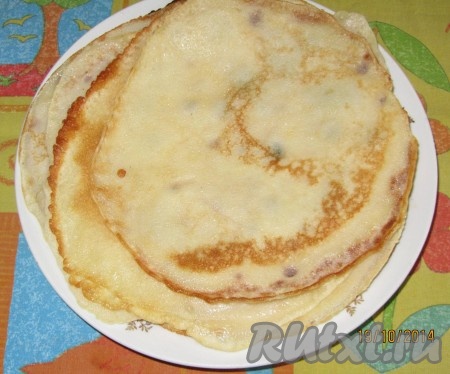 Жарить блинчики на растительном масле на хорошо разогретой сковороде с двух сторон.
