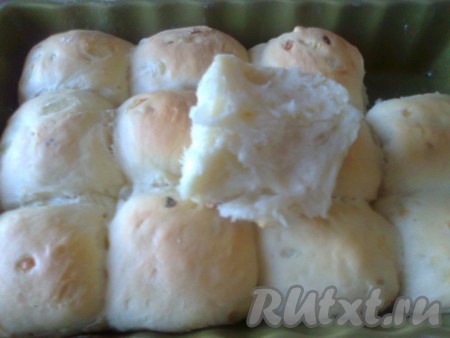 &nbsp;поставить форму&nbsp; с пампушками в духовку и выпекать 20 минут до золотистого цвета. 