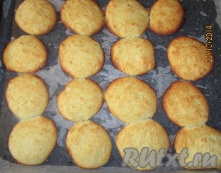 Выпекать в разогретой духовке при температуре 180 градусов до золотистого цвета (в моей духовке готовилось 20 минут).