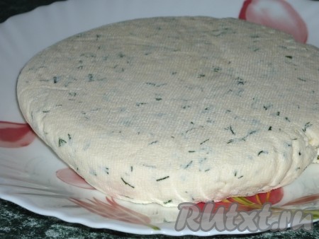 Затем охлаждаем, снимаем марлю.
