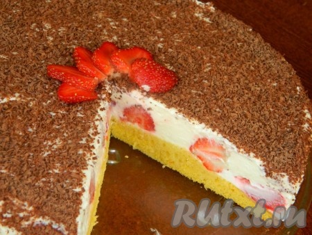 Торт с творожным сыром и сливками получился очень нежным, воздушным.
