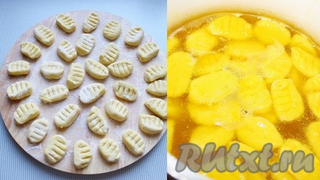 Получившиеся тыквенные ньокки опустить в кипящую подсоленную воду, добавить щепотку куркумы, варить 3 минуты после всплытия на среднем огне.