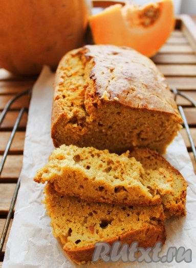 Выпекала кукурузно-тыквенный хлеб в разогретой духовке при температуре 180-200 градусов&nbsp; до готовности.
