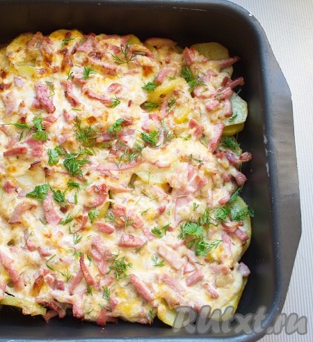 Готовое блюдо посыпать свежей зеленью и подать на стол.