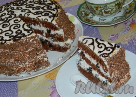 Торт с черносливом и сметанным кремом "Тёмная ночь"